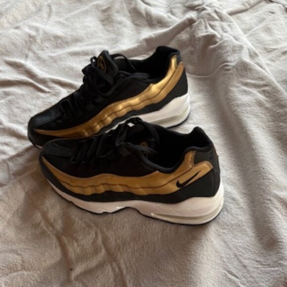 Nike Air Max 95 GS OG ‘Black Metallic Gold’ 905348-032 Youth Sz 7Y Women Sz 8.5 - Picture 6 of 11